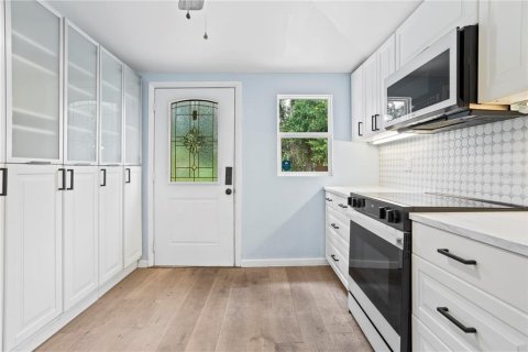 Купить виллу или дом в Кэсселберри, Флорида 8 комнат, 79.99м2, № 2150389 - фото 14