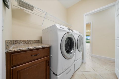 House in Sun City Center, Florida 3 bedrooms, 145.67 sq.m. № 1912832 - photo 24