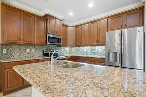 House in Sun City Center, Florida 3 bedrooms, 145.67 sq.m. № 1912832 - photo 12