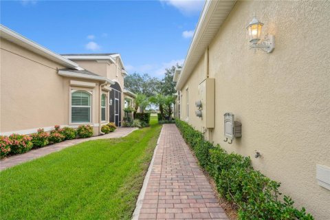 House in Sun City Center, Florida 3 bedrooms, 145.67 sq.m. № 1912832 - photo 3