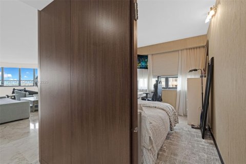 Copropriété à vendre à Bal Harbour, Floride: 2 chambres, 182.74 m2 № 2048923 - photo 12