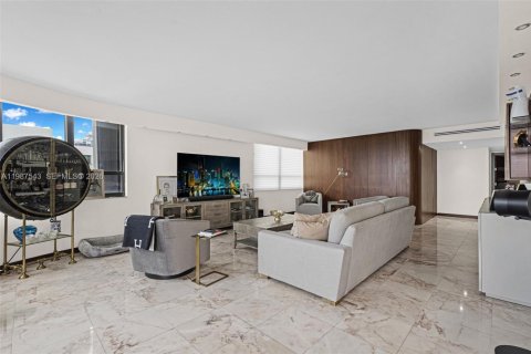 Copropriété à vendre à Bal Harbour, Floride: 2 chambres, 182.74 m2 № 2048923 - photo 3
