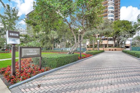 Condo à Bal Harbour, Floride, 2 chambres  № 2048923