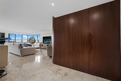 Copropriété à vendre à Bal Harbour, Floride: 2 chambres, 182.74 m2 № 2048923 - photo 9