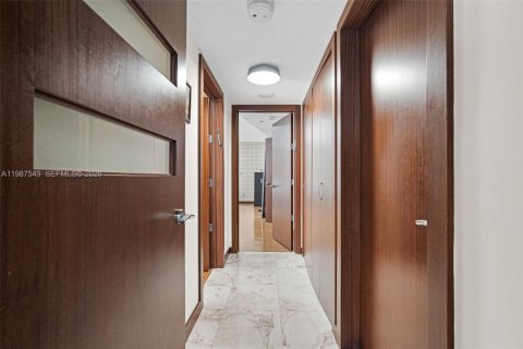 Copropriété à vendre à Bal Harbour, Floride: 2 chambres, 182.74 m2 № 2048923 - photo 23