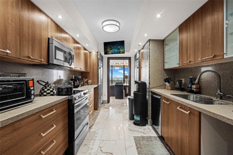 Copropriété à vendre à Bal Harbour, Floride: 2 chambres, 182.74 m2 № 2048923 - photo 6