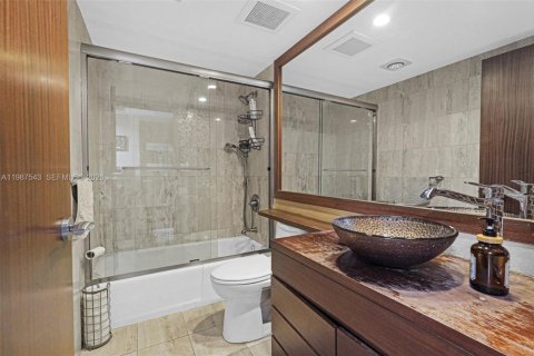 Copropriété à vendre à Bal Harbour, Floride: 2 chambres, 182.74 m2 № 2048923 - photo 24