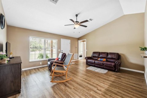 Villa ou maison à vendre à Lake Panasoffkee, Floride: 3 chambres, 124.21 m2 № 1679759 - photo 6