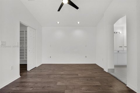 Touwnhouse à vendre à Hollywood, Floride: 3 chambres, 162.39 m2 № 2068613 - photo 3