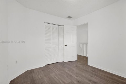 Touwnhouse à vendre à Hollywood, Floride: 3 chambres, 162.39 m2 № 2068613 - photo 1