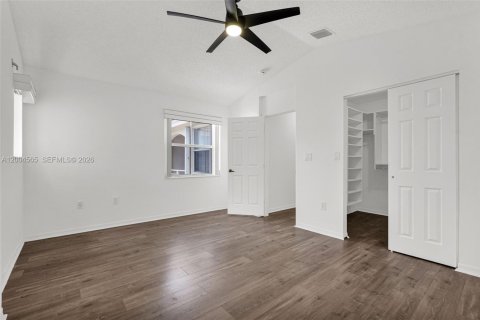 Touwnhouse à vendre à Hollywood, Floride: 3 chambres, 162.39 m2 № 2068613 - photo 4