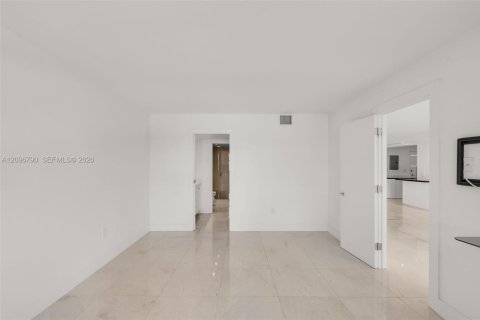 Купить кондоминиум в Майами, Флорида 2 спальни, 102.19м2, № 2390529 - фото 10