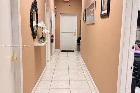 Immobilier commercial à vendre à Hallandale Beach, Floride № 2080833 - photo 24
