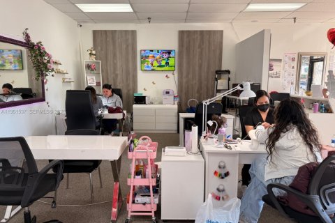 Immobilier commercial à Hallandale Beach, Floride № 2080833