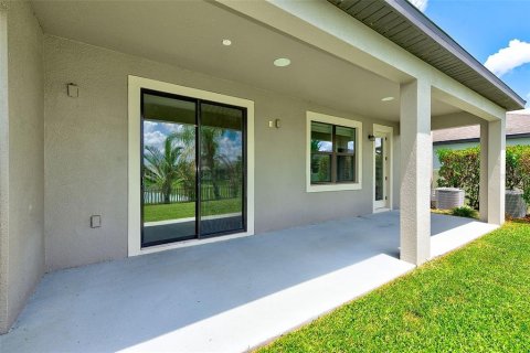 House in Wesley Chapel, Florida 5 bedrooms, 305.83 sq.m. № 1893763 - photo 7