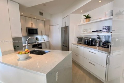 Condo in Miami, Florida, 2 bedrooms  № 1768450 - photo 11