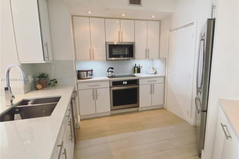 Condo in Miami, Florida, 2 bedrooms  № 1768450 - photo 10