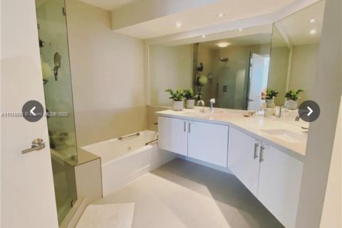 Condo in Miami, Florida, 2 bedrooms  № 1768450 - photo 7