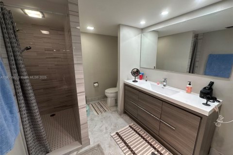 Condominio en venta en Hallandale Beach, Florida, 1 dormitorio, 120.77 m2 № 2193987 - foto 23