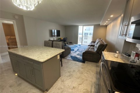 Condominio en venta en Hallandale Beach, Florida, 1 dormitorio, 120.77 m2 № 2193987 - foto 10