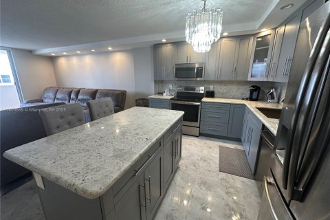 Condominio en venta en Hallandale Beach, Florida, 1 dormitorio, 120.77 m2 № 2193987 - foto 8