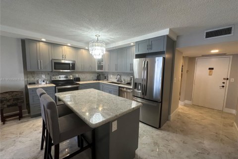 Condominio en venta en Hallandale Beach, Florida, 1 dormitorio, 120.77 m2 № 2193987 - foto 2