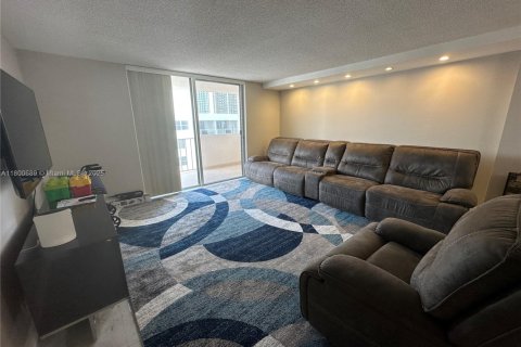 Condominio en venta en Hallandale Beach, Florida, 1 dormitorio, 120.77 m2 № 2193987 - foto 11