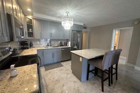Condominio en venta en Hallandale Beach, Florida, 1 dormitorio, 120.77 m2 № 2193987 - foto 7