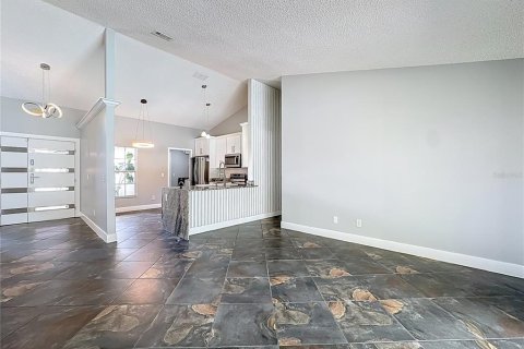 House in Orlando, Florida 4 bedrooms, 200.11 sq.m. № 1913361 - photo 14
