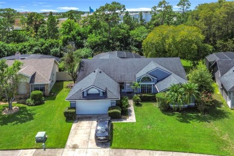 House in Orlando, Florida 4 bedrooms, 200.11 sq.m. № 1913361 - photo 1