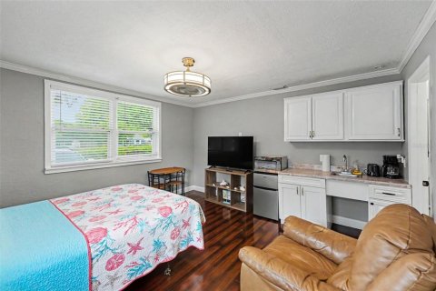 House in Saint Petersburg, Florida 3 bedrooms, 131.18 sq.m. № 2196474 - photo 19