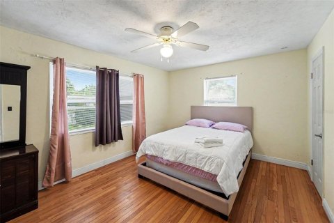 House in Saint Petersburg, Florida 3 bedrooms, 131.18 sq.m. № 2196474 - photo 14
