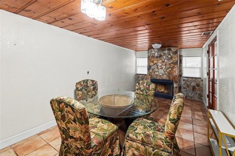House in Saint Petersburg, Florida 3 bedrooms, 131.18 sq.m. № 2196474 - photo 8