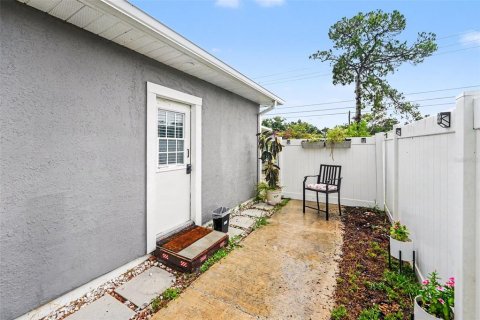 House in Saint Petersburg, Florida 3 bedrooms, 131.18 sq.m. № 2196474 - photo 25