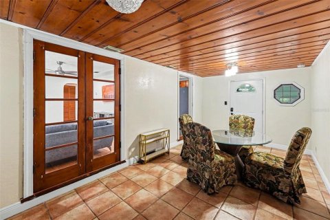 House in Saint Petersburg, Florida 3 bedrooms, 131.18 sq.m. № 2196474 - photo 6