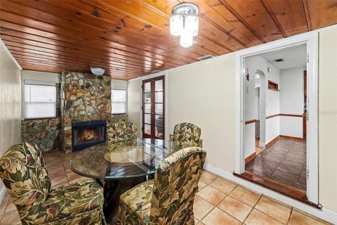 House in Saint Petersburg, Florida 3 bedrooms, 131.18 sq.m. № 2196474 - photo 7