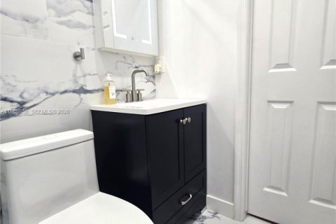 Снять в аренду коммерческую недвижимость в Майами, Флорида 1 спальня, 173.26м2, № 2030502 - фото 7