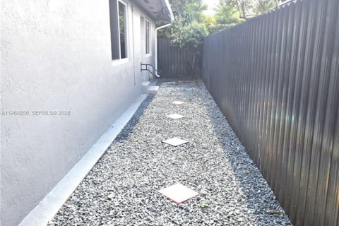 Снять в аренду коммерческую недвижимость в Майами, Флорида 1 спальня, 173.26м2, № 2030502 - фото 8