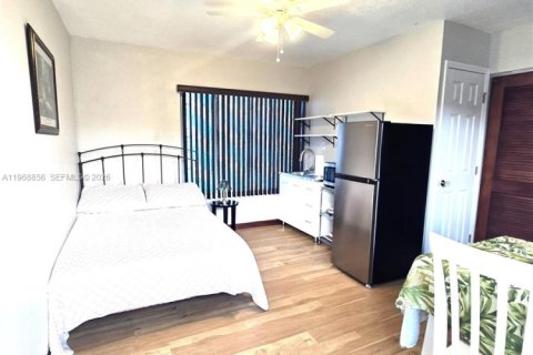 Снять в аренду коммерческую недвижимость в Майами, Флорида 1 спальня, 173.26м2, № 2030502 - фото 2