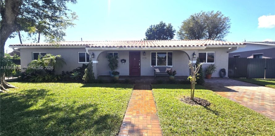 Коммерческая недвижимость в Майами, Флорида 1 спальня, 173.26м2 № 2030502