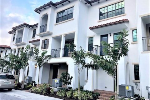 Touwnhouse à louer à Pembroke Pines, Floride: 4 chambres, 178.28 m2 № 1794413 - photo 1