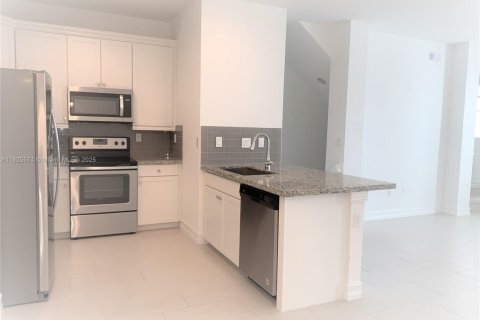 Touwnhouse à louer à Pembroke Pines, Floride: 4 chambres, 178.28 m2 № 1794413 - photo 18