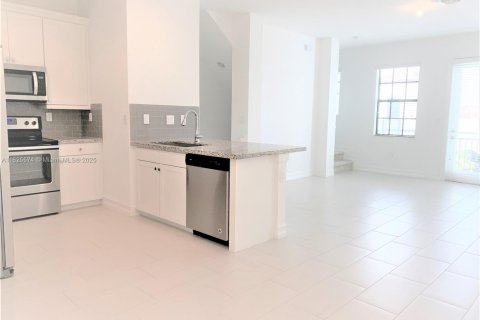 Touwnhouse à louer à Pembroke Pines, Floride: 4 chambres, 178.28 m2 № 1794413 - photo 19
