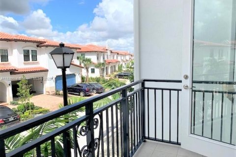 Touwnhouse à louer à Pembroke Pines, Floride: 4 chambres, 178.28 m2 № 1794413 - photo 23