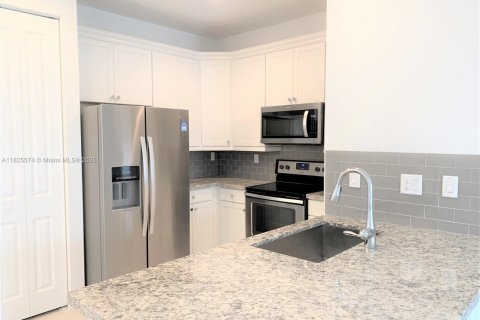 Touwnhouse à louer à Pembroke Pines, Floride: 4 chambres, 178.28 m2 № 1794413 - photo 17