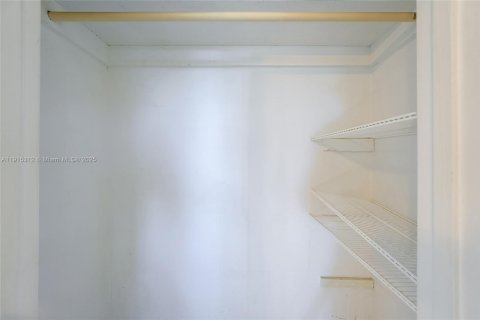 Купить виллу или дом в Майами, Флорида 2 спальни, 119.38м2, № 1972546 - фото 11