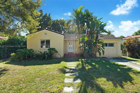 Купить виллу или дом в Майами, Флорида 2 спальни, 119.38м2, № 1972546 - фото 1