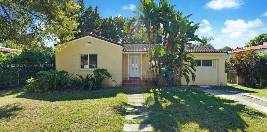 Дом в Майами, Флорида 2 спальни, 119.38м2 № 1972546