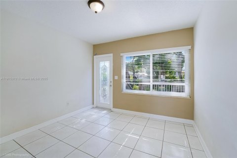 Купить виллу или дом в Майами, Флорида 2 спальни, 119.38м2, № 1972546 - фото 8
