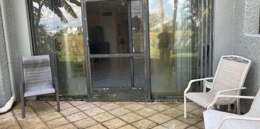 Condo in Lake Worth, Florida, 2 bedrooms  № 989279